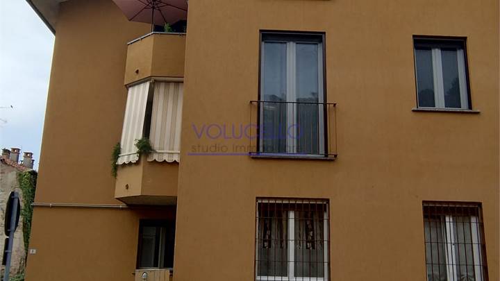 CARIMATE loc Montesolaro vendo TRILOCALE con box