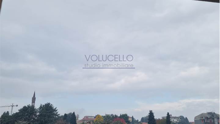 CANTU' vendo TRILOCALE panoramico con cantina