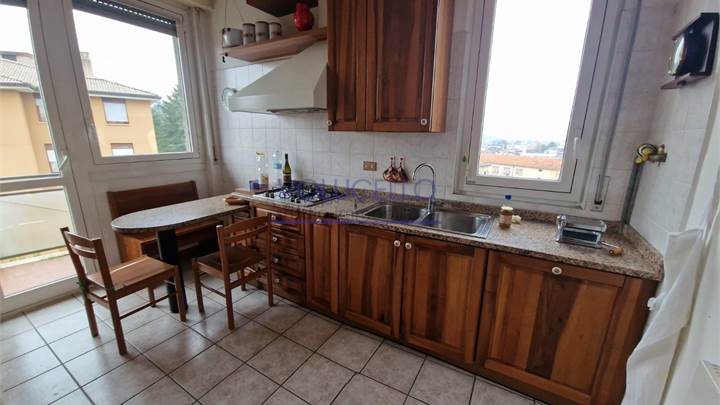 CANTU' vendo TRILOCALE panoramico con cantina