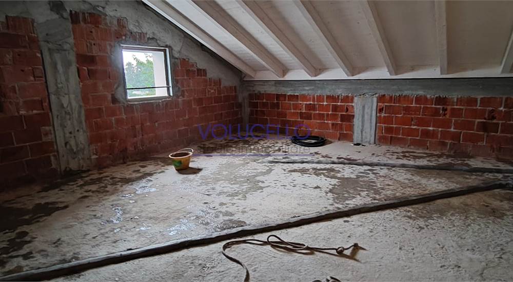 sotto tetto  agibile