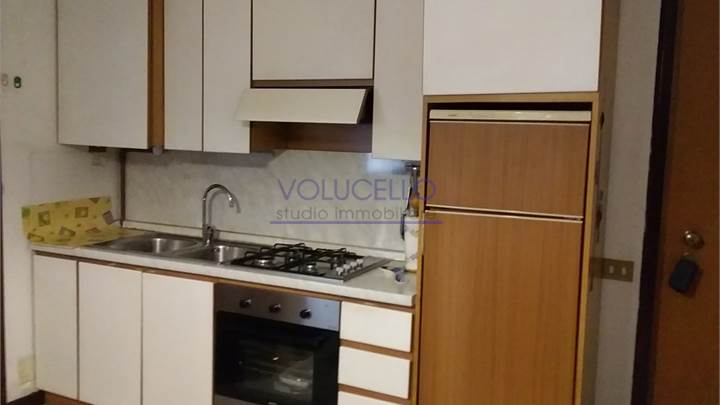 OLGIATE COMASCO affittiamo BILOCALE con box