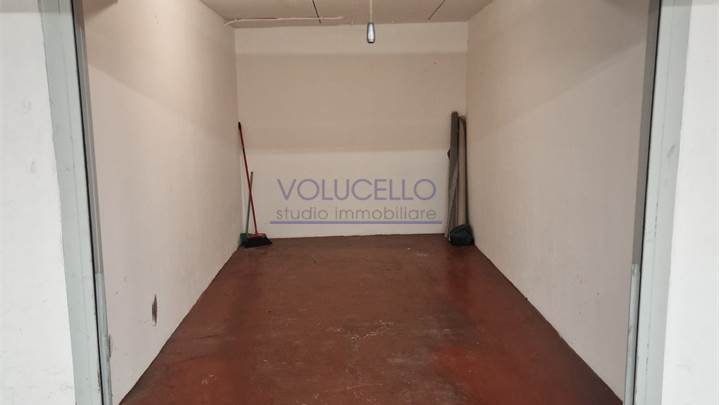 CANTU' Via G. Cesare vendo BOX