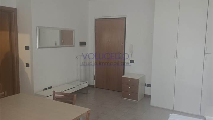 MEDA affittiamo ampio MONOLOCALE con cantina