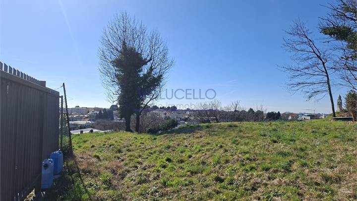 CANTU' vendiamo TERRENO di Mq 2.630