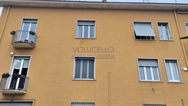 CANTU' vendiamo TRILOCALE termoautonomo