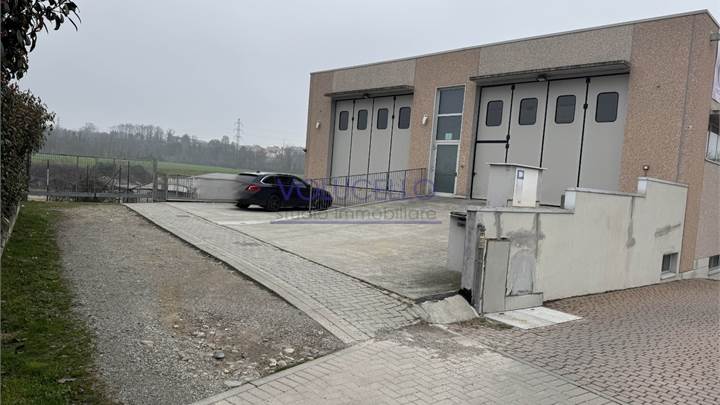 MEDA vendiamo CAPANNONE di recente costruzione