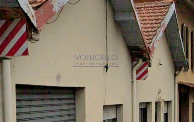 CANTU' vendiamo CAPANNONE di Mq 200 frazionabile