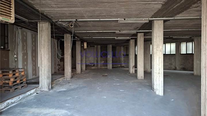 CANTU' affittiamo DEPOSITO/MAGAZZINO con ingresso indipendente