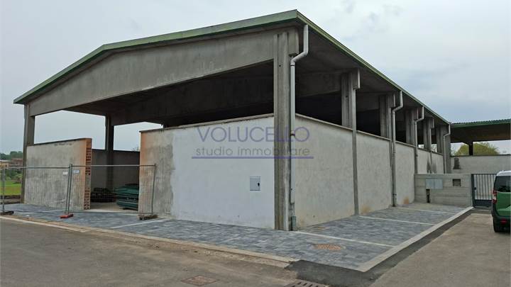 CANTU' vendiamo CAPANNONE ad uso produttivo o deposito