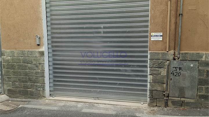 CANTU' centro affittiamo BOX singolo