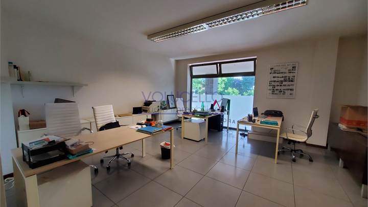 MARIANO COMENSE all'interno del Centro Forum affittiamo UFFICIO