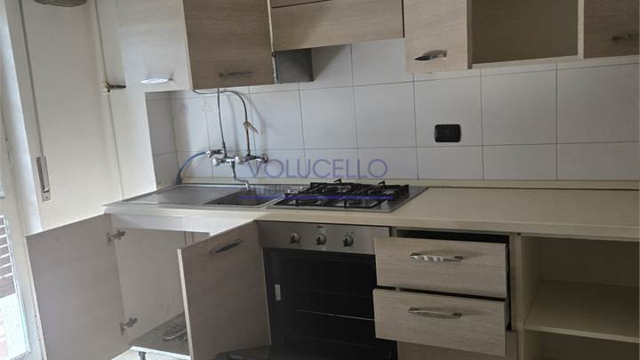 CANTU' vendiamo BILOCALE di mq 40 con cantina