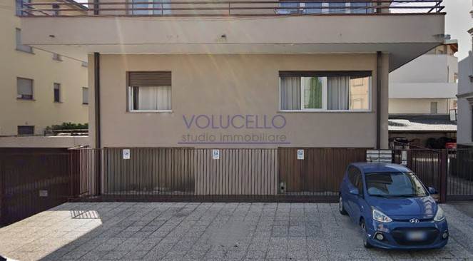 CANTU' centro vendiamo QUADRILOCALE con posto auto